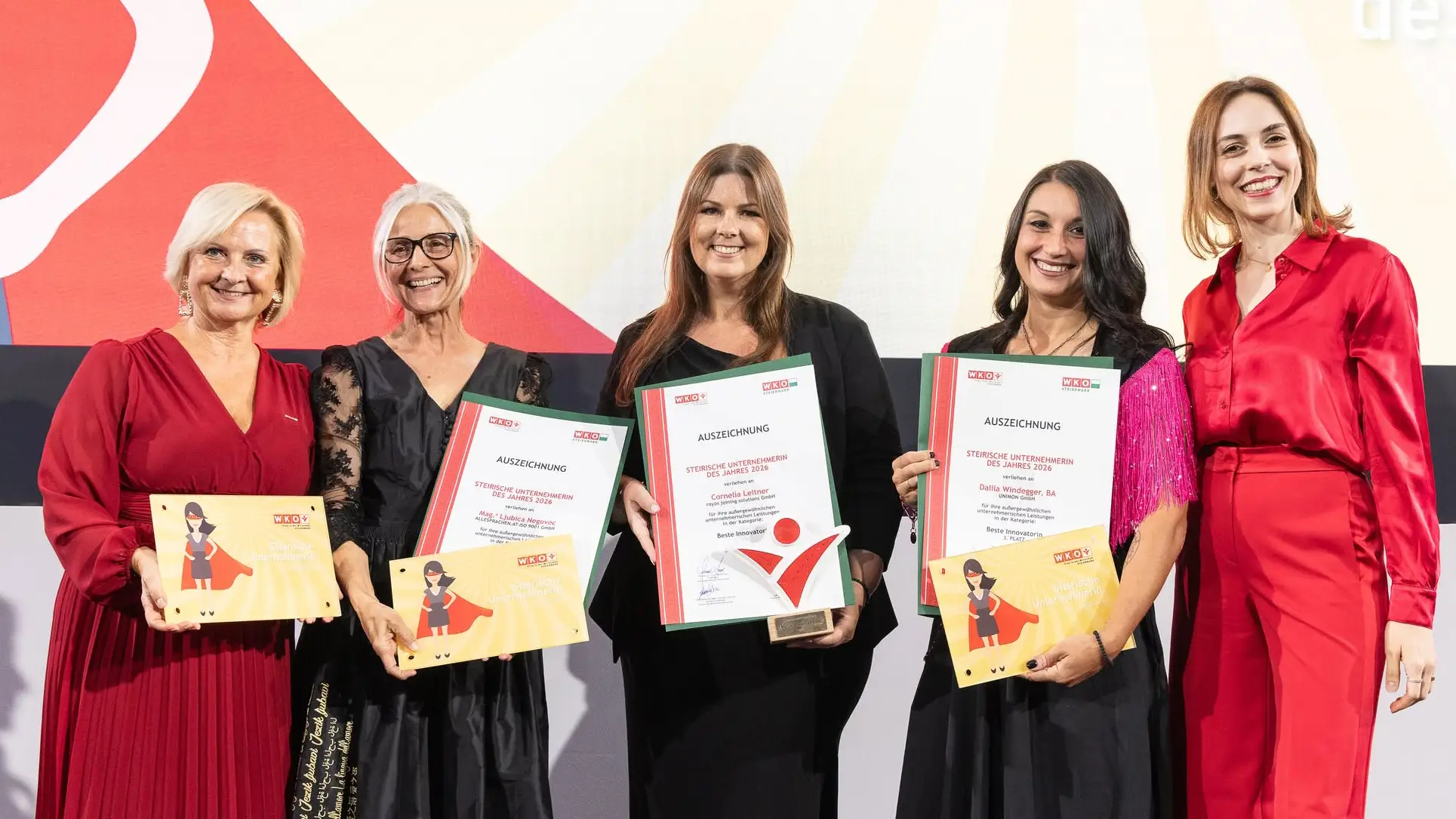 Die Preisträgerinnen der Kategorie „Beste Innovatorin“ mit ihren Urkunden