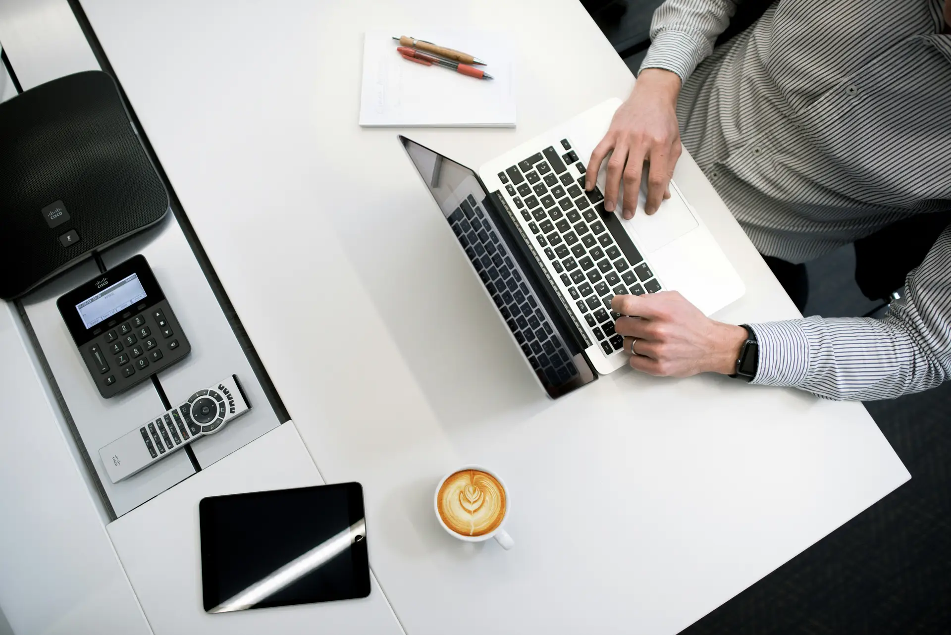 Bewerbung auf Englisch am Laptop schreiben