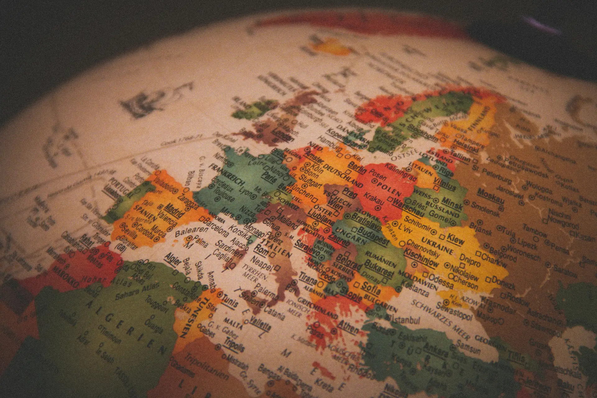 Karte der DACH-Region: Deutschland, Österreich und die Schweiz in Mitteleuropa