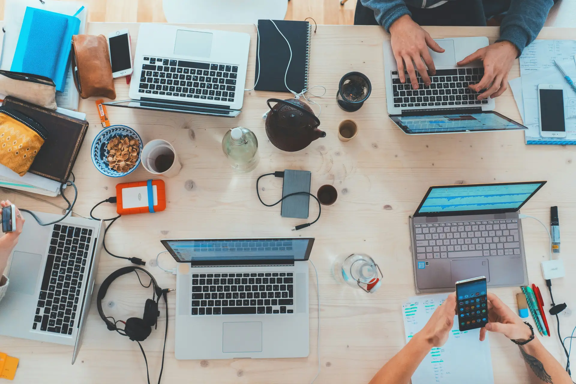 Für mehrsprachige Workflows mit Qualitätssicherung stoßen Schreibassistenten wie DeepL Write an Grenzen