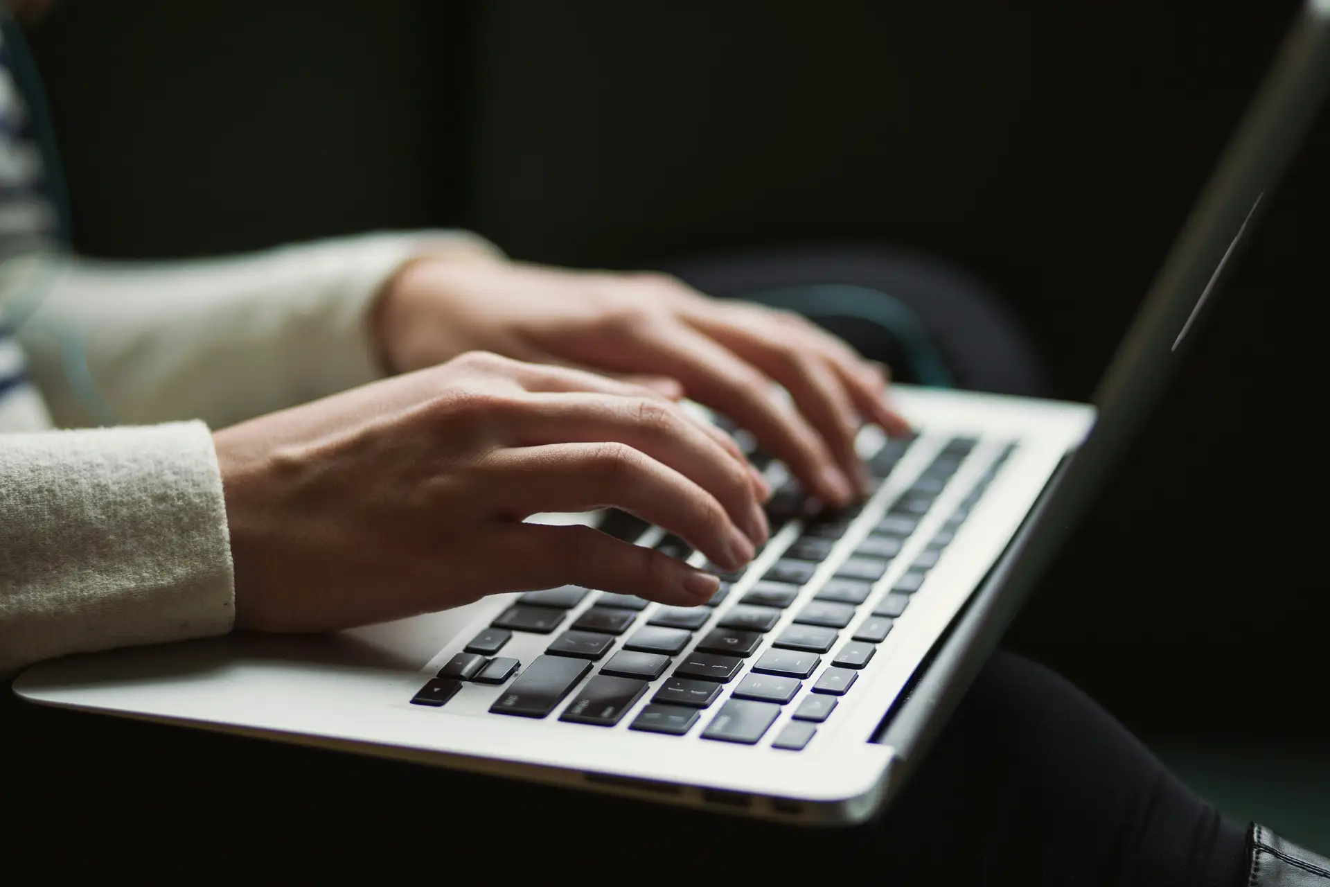 WordPress-Website übersetzen am Laptop – mehrsprachige Website einrichten